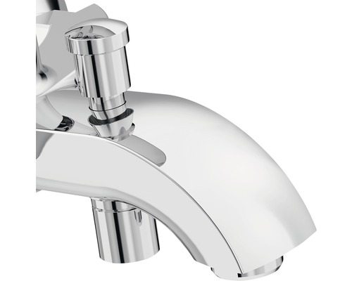 Detail chromované vanové baterie.