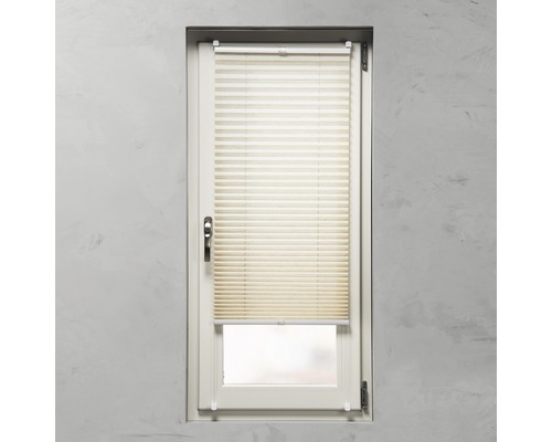 Plisé na okně pro regulaci světla a soukromí