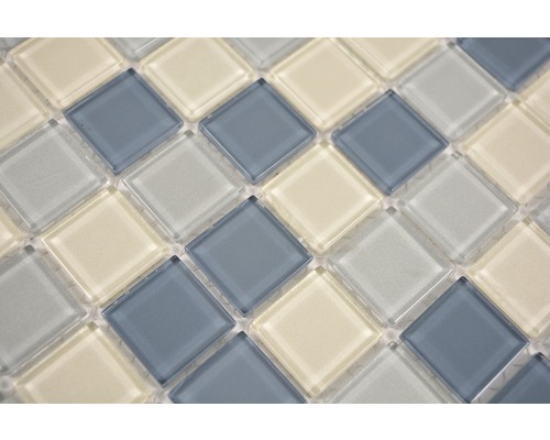 Detailní záběr skleněných mozaikových dlaždic