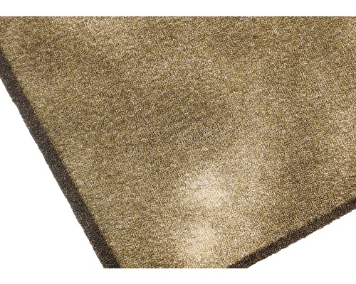 Koberec z textilního vlákna