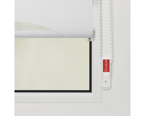 Plisé roleta na okně s řetízkovým ovládáním