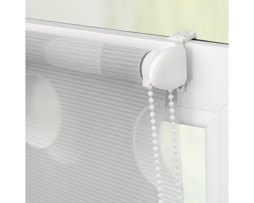 Dvojitá roleta s řetízkovým ovládáním na okně