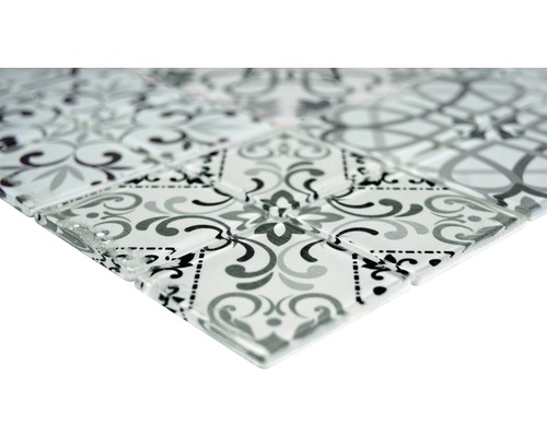 Mozaiková dlaždice s ornamentálním vzorem