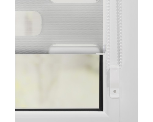 Detail okenní rolety s řetízkovým ovládáním