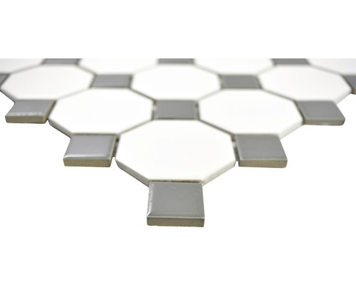 Mozaikové dlaždice z osmiúhelníkových a čtvercových prvků