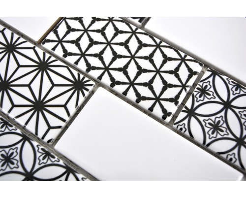 Mozaika s různými černo-bílými vzory