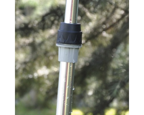 Detailní pohled na stojan slunečníku s nastavovacím prvkem