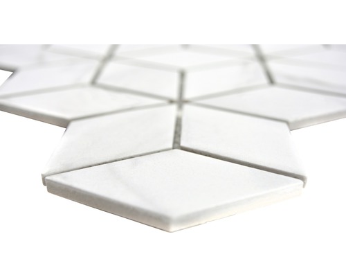 Mozaikové dlaždice z mramoru s kosočtvercovým vzorem