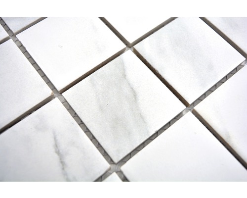 Čtvercové mozaikové dlaždice z mramoru