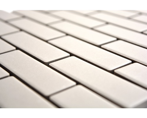 Detail obdélníkových keramických mozaikových dlaždic