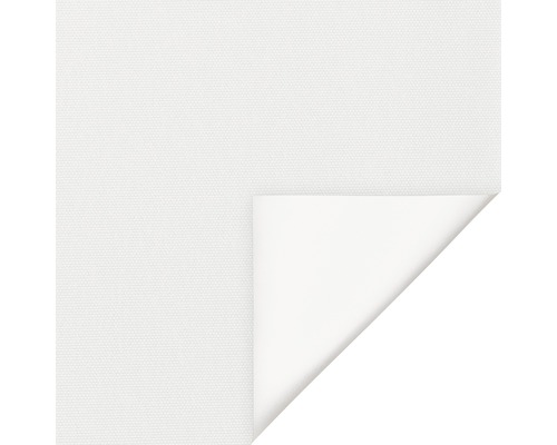 Detail bílého vzorku látky se zahnutým rohem