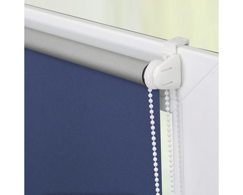 Modrá roleta s řetízkovým ovládáním a bílým rámem