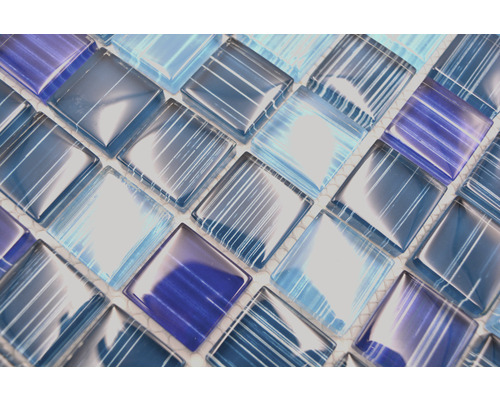 Čtvercové skleněné mozaikové dlaždice v různých odstínech modré
