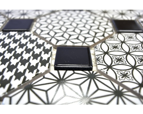 Mozaikové dlaždice s geometrickými vzory