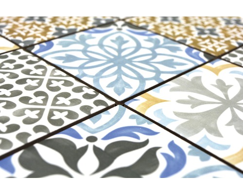 Detail dlaždic s různými vzory