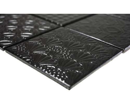 Mozaiková dlaždice s reliéfním dekorem