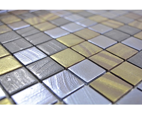Čtvercové mozaikové dlaždice z kovu