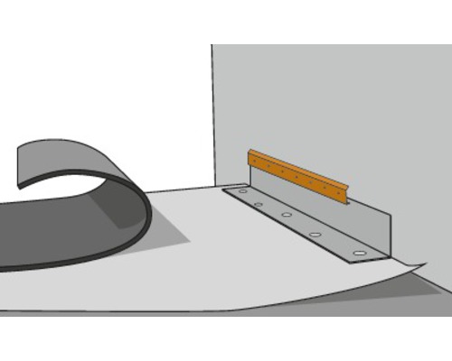 Detailní pohled na okap s upevňovacími prvky a těsnicím materiálem.