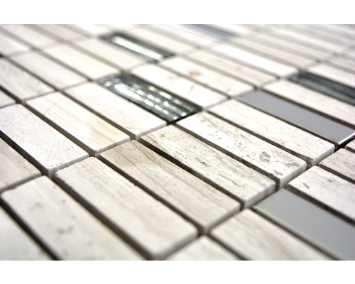 Mozaikové dlaždice s kamennými a kovovými prvky