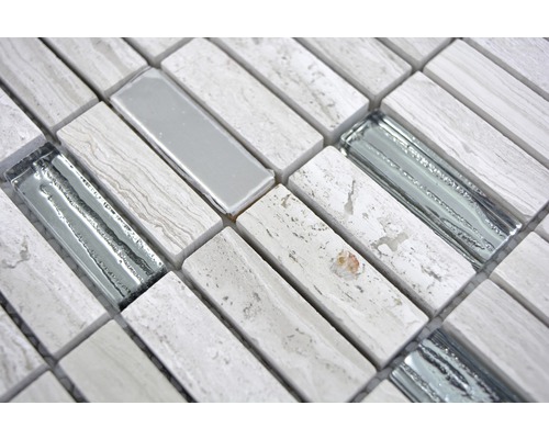 Mozaiková dlaždice s kamennými a skleněnými prvky