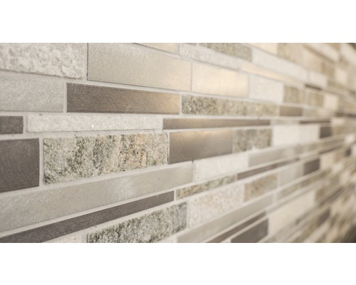 Mozaika nástěnných dlaždic s různými povrchy