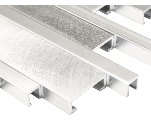 Několik hliníkových profilů pro podlahové krytiny