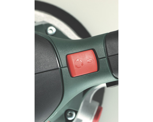 Detail nástroje s červeným spínačem pro funkci otáčení