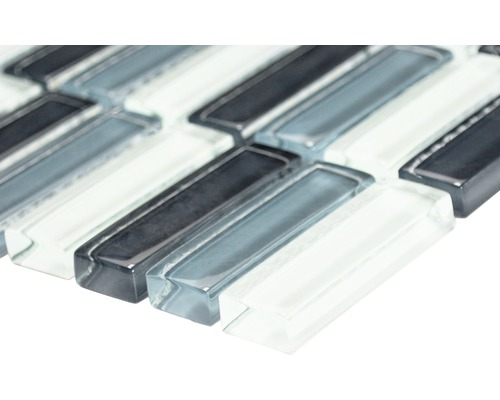 Skleněné mozaikové dlaždice v proužkovaném vzoru