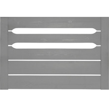 Šedý dřevěný plot s vodorovnými štěrbinami