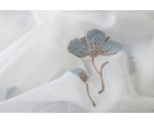 Záclona s květinovou výšivkou