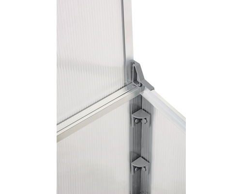 Detail rámu skleníku s konektory.