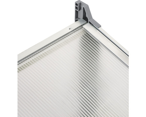 Detailní pohled na průhlednou komůrkovou desku s rámem