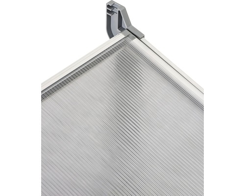 Detailní pohled na skleníkovou desku s upevňovací sponou.