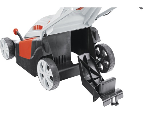 Sekačka na trávu s otevřeným košem na trávu pro péči o trávník