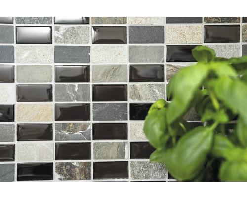 Mozaikové dlaždice se vzhledem kamene a skla v obdélníkovém formátu