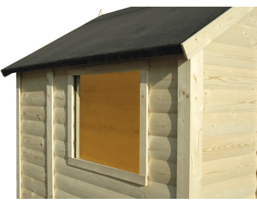 Detailní pohled na zahradní domek s dřevěnou stěnou a lepenkou