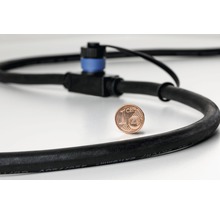 Černý zemní kabel s T kusem a jedním centem pro orientaci velikosti