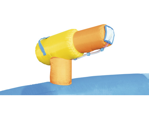 Detail nafukovací vodní skluzavky s vodní pistolí