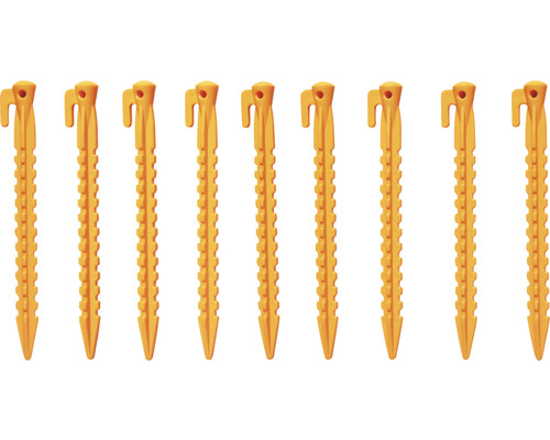 Několik plastových stanových kolíků