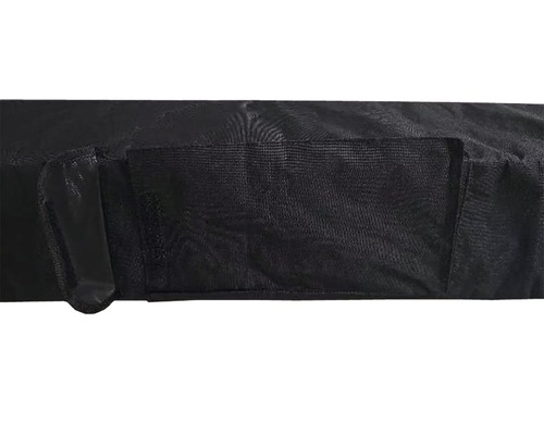 Detailní pohled na černý ochranný kryt s kapsou a rukojetí