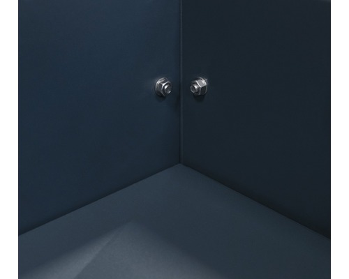 Detail rohu se dvěma upevňovacími šrouby