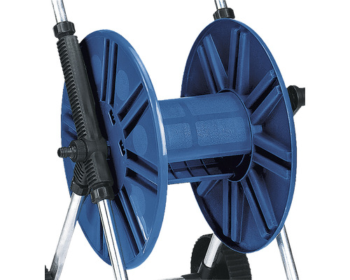 Zahradní hadicový vozík se stříkací pistolí