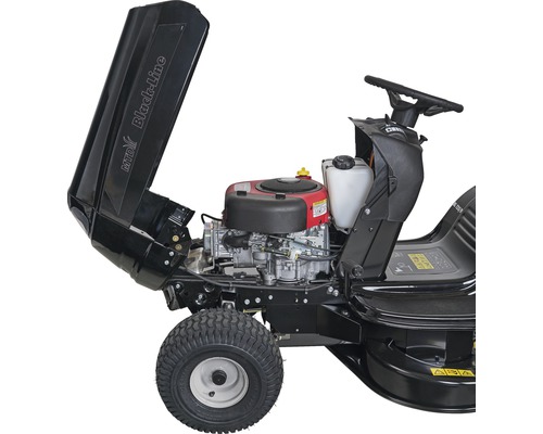 Zahradní traktor MTD Black-Line s otevřenou kapotou motoru