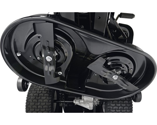 Detail sekačky zahradního traktoru