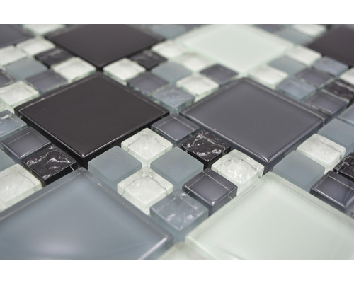 Mozaiková dlaždice s čtvercovými prvky ze skla a kamene