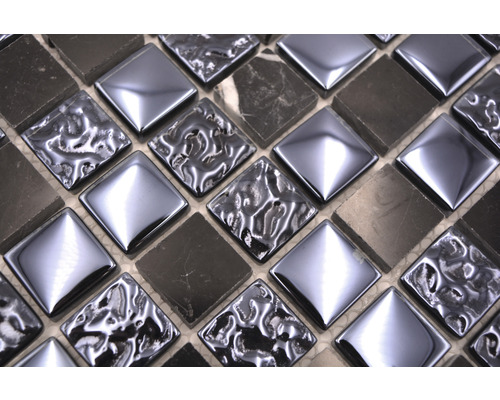 Mozaikové dlaždice ze skla a kamene