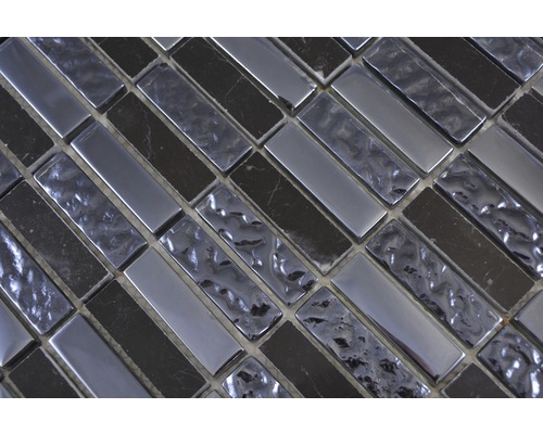 Mozaiková dlaždice s protáhlými, lesklými prvky