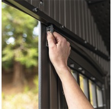 Detailní pohled na uzávěr zahradního domku