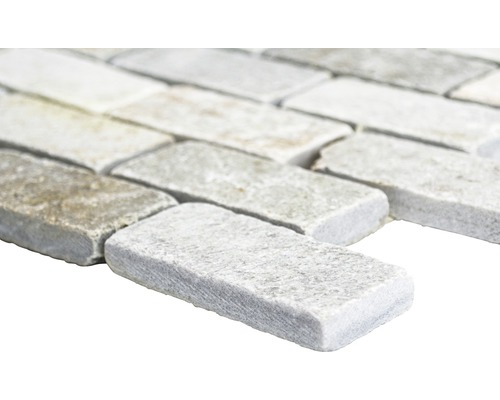 Mozaiková dlaždice z přírodního kamene v horizontálním formátu