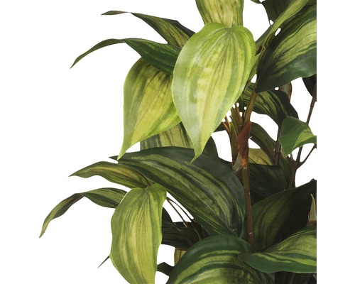 Umělá pokojová rostlina se zelenými listy